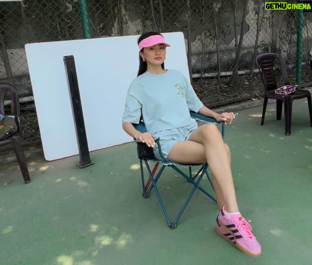 Andrea Kevichusa - 35.7K Likes - 😴😴