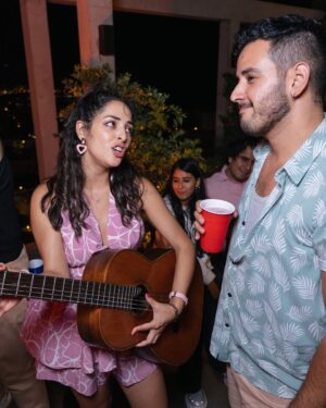 Andrea Luna Instagram - Tuve una pequeña reu este fin y fue hermosa. 🎂🌟 Gracias a mis amigos queridos y a todos los que me han mandando mensajitos bonitos, los llevo en mi corazón. 💓 

@jackdanielsperu 
@dulceconsuelo.cakes 
@chifalongwa 
@antagonic_ 
@andrealunaboutique 
@fridaysperu 

📸 @renzozegarrafoto