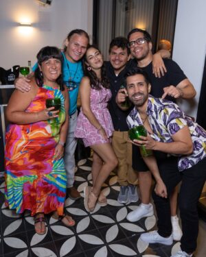 Andrea Luna Instagram - Tuve una pequeña reu este fin y fue hermosa. 🎂🌟 Gracias a mis amigos queridos y a todos los que me han mandando mensajitos bonitos, los llevo en mi corazón. 💓 

@jackdanielsperu 
@dulceconsuelo.cakes 
@chifalongwa 
@antagonic_ 
@andrealunaboutique 
@fridaysperu 

📸 @renzozegarrafoto