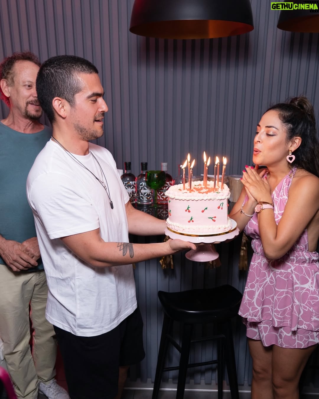 Andrea Luna - 11.8K Likes - Tuve una pequeña reu este fin y fue hermosa. 🎂🌟 Gracias a mis amigos queridos y a todos los que me han mandando mensajitos bonitos, los llevo en mi corazón. 💓
@jackdanielsperu
@dulceconsuelo.cakes
@chifalongwa
@antagonic_
@andrealunaboutique
@fridaysperu
📸 @renzozegarrafoto