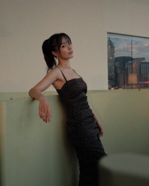 Angel Lam Chin Ting Instagram - 又一年，感激滋養我的每一位 🖤 

Wardrobe: @dolcegabbana @swarovski 
#arianagrandexswarovski