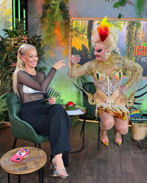 Angela Finger-Erben Instagram - Heute vor drei Wochen war das Dschungelcamp Finale - die Zeit rast ⏳ 

Wir blicken nostalgisch mit einer Recap der ultimativen @angelafingererben Looks aus @ichbineinstar.rtl „Die Stunde danach“ zurück 🐍✨

Von glamourös, pretty in pink bis ikonisch – welcher Look war euer Favorit? 

Styling: @annika.stylist 
H&M: @miss.mulo, @marcel_joel_makeupartist, @mr.ollewa 

#RTLStyle #DieStundeDanach #Dschungelcamp #AngieFingererben #RecapLooks
