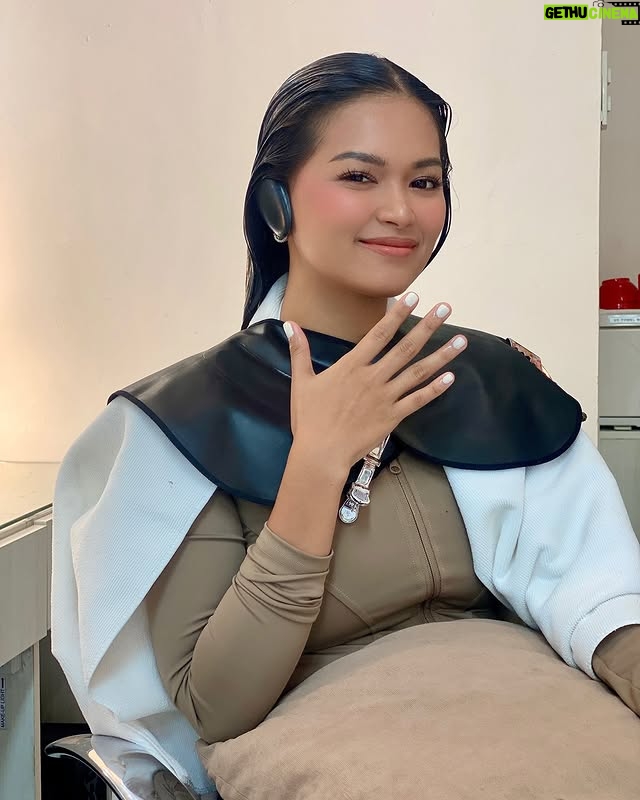 Angela Morena - 3 Likes - flossy, flossy ✨