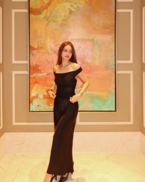 Angelina Cruz Instagram - 🎇🥂🪄