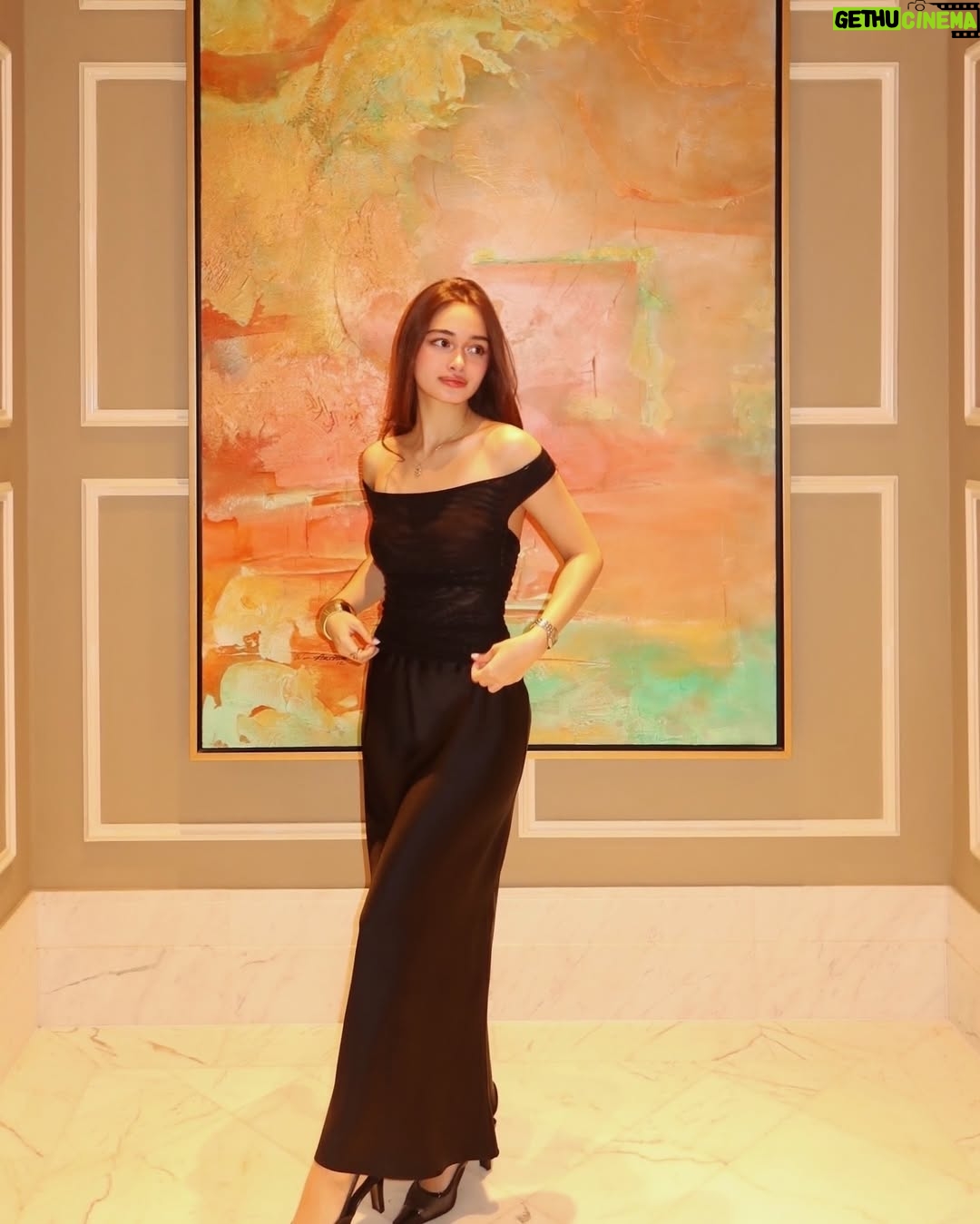 Angelina Cruz - 35.1K Likes - 🎇🥂🪄