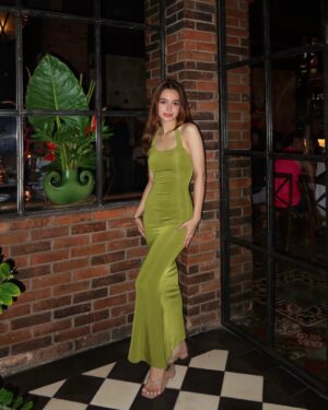 Angelina Cruz Instagram - may have overdressed for dinner 🍸