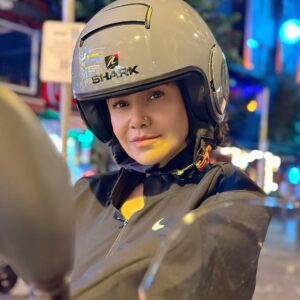 Angeline Malik Instagram - No fear…. #istanbulbybike #bikenight #wildwildeast