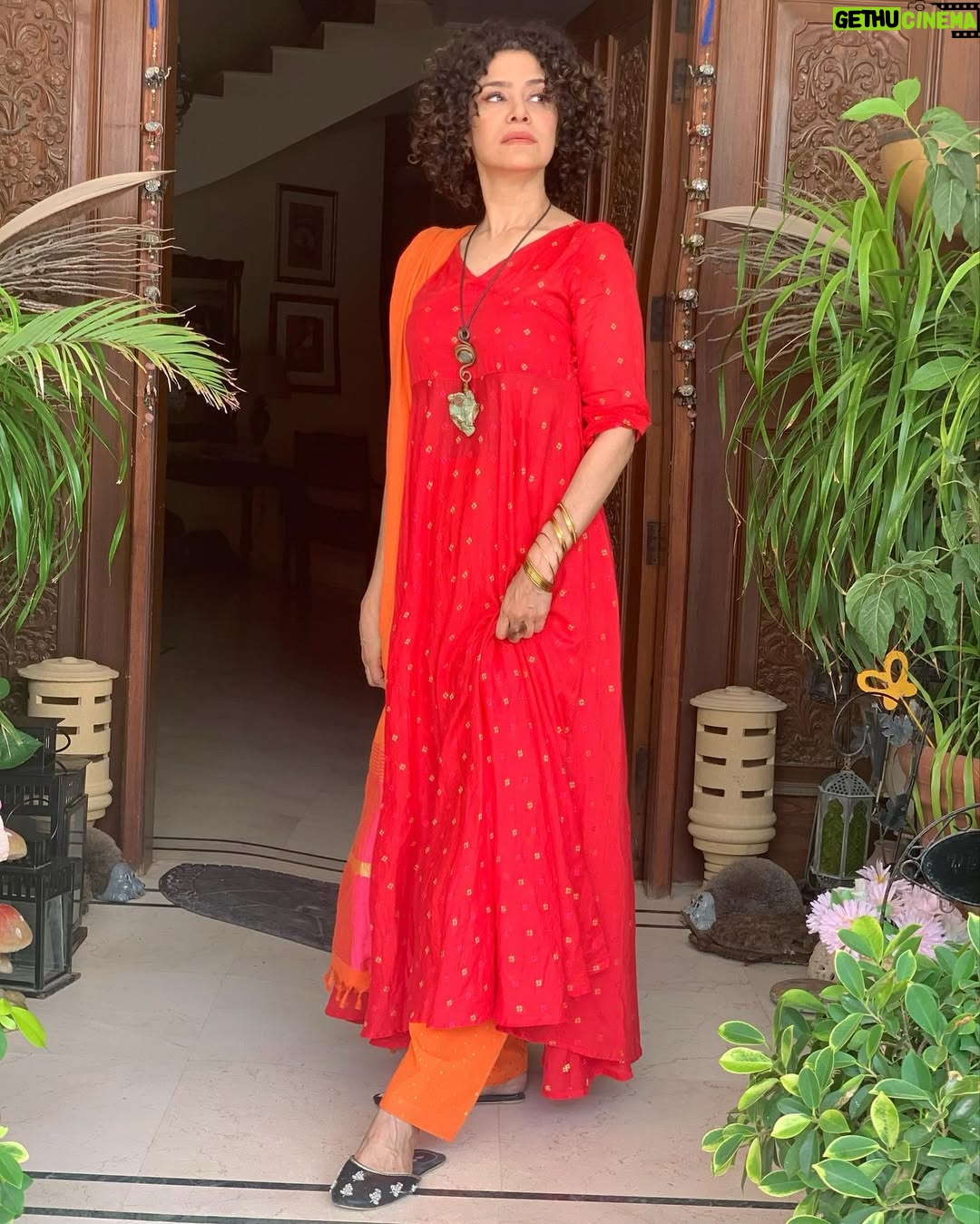Angeline Malik - 323 Likes - Back in front, let the ones behind the camera take all the stress. #backtoaction #ligthscameraaction #dobara @d2wjewellery #angelinesdare2wear #d2wjewellery #dare2wearangelines