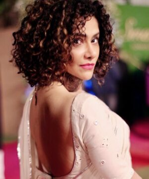Angeline Malik Instagram - The sari look at the  #shoaibmalik #saniamirza #junaidjamshed perfume launch…. A fragrance that smells like love #loveisintheair