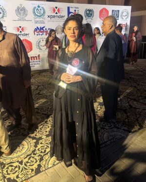 Angeline Malik Instagram - Thank you for the Inspirational Women’s leadership award and the honor to be given the award by #mustafaqureshi #maulajatt  #national #women #leadership #ceremony #womensday #friendsclubofpakistan #womensupportingwomen #angelinemalik