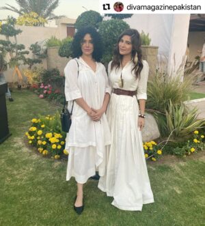 Angeline Malik Instagram - #Repost @divamagazinepakistan with @make_repost
・・・
@ayesha.m.omar and @angelinemalikofficial stun in all white basic outfits by @zaheerabbasofficial at the lunch of @ayesha.o.beauty 

#ayeshaobeauty #ayeshaomar #aobeauty #welcomeytonature