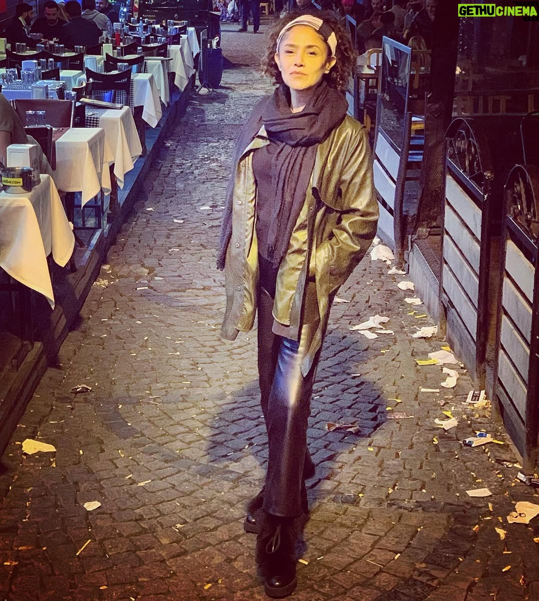 Angeline Malik - 290 Likes - And I did it…. What??? Only I know…. @angelinemalikofficial #exploringtheglobe