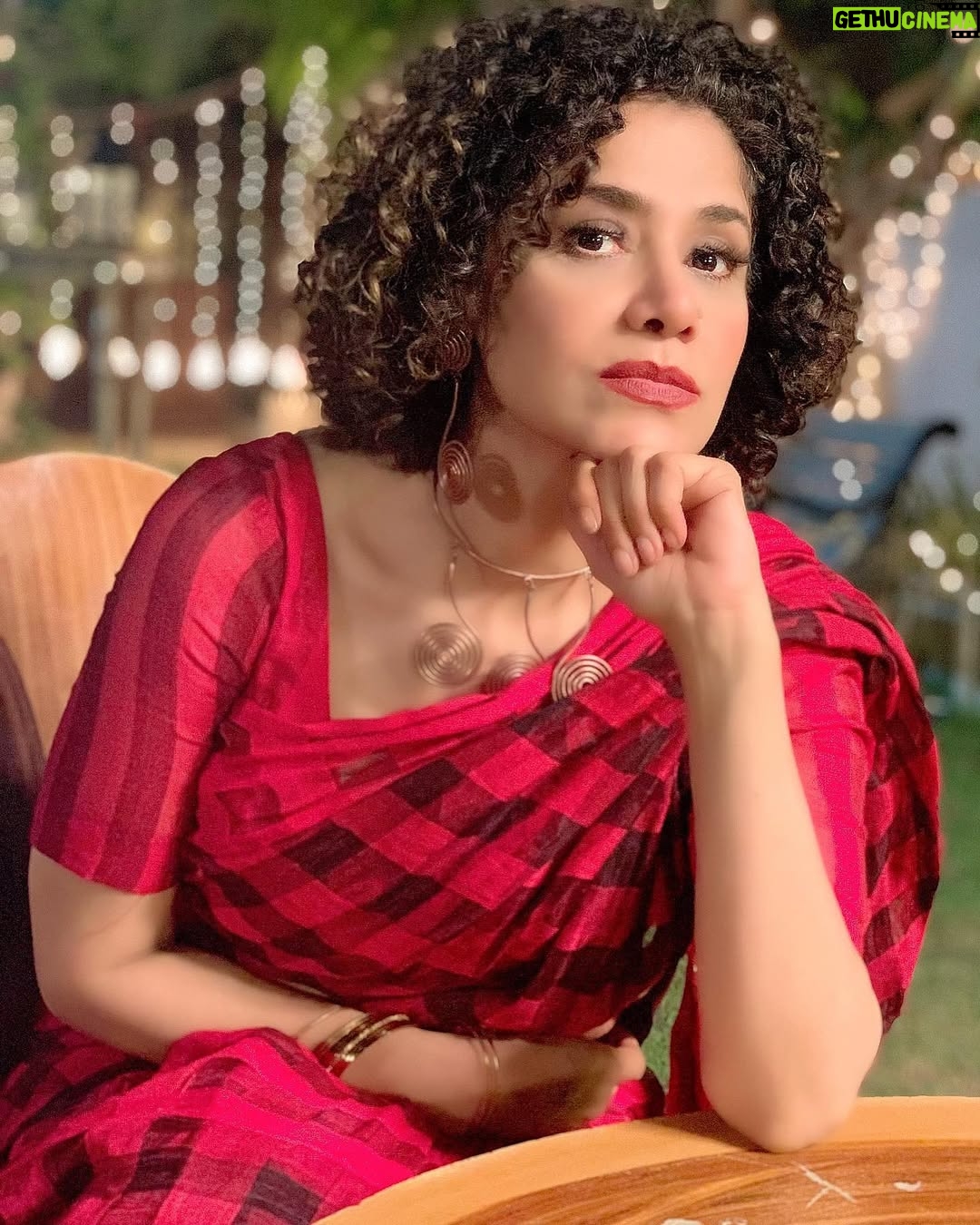 Angeline Malik - 314 Likes - Waiting for action…. #red #ligthscameraaction wearing @d2wjewellery #redhotchilipeppers @d2wjewellery #d2wjewellery #dare2wearangelines #d2wangelines #angelinesdare2wear