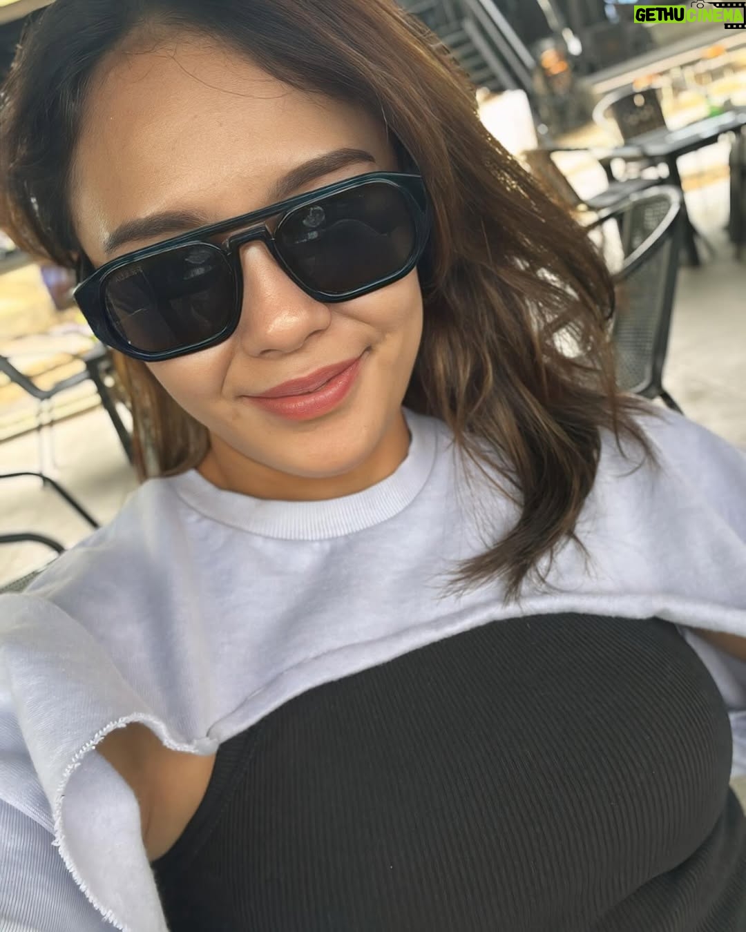 Angie Ang - 1.7K Likes - Lama gak selfie 🥴 pov kalau kamu kangen pap sku 🙃
