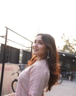 Anikha Instagram - pink sky🦩🎀

@iamlokeshwaran 
@_kashvibisani 
@bykaveri