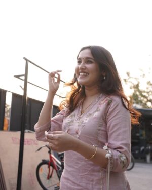 Anikha Instagram - pink sky🦩🎀

@iamlokeshwaran 
@_kashvibisani 
@bykaveri