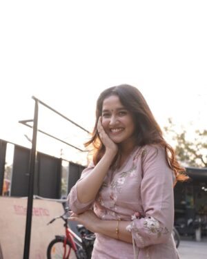 Anikha Instagram - pink sky🦩🎀

@iamlokeshwaran 
@_kashvibisani 
@bykaveri