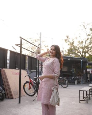Anikha Instagram - pink sky🦩🎀

@iamlokeshwaran 
@_kashvibisani 
@bykaveri