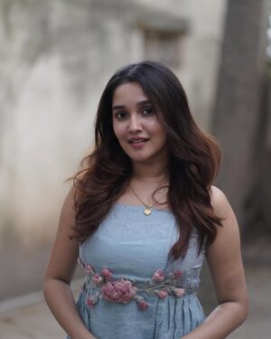 Anikha Instagram - fav dress from neek promo🌸

@bykaveri 
@_kashvibisani 
@iamlokeshwaran