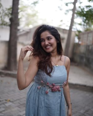 Anikha Instagram - fav dress from neek promo🌸

@bykaveri 
@_kashvibisani 
@iamlokeshwaran