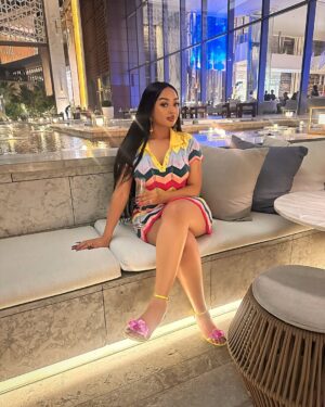 Anita Fabiola Instagram - Dumpy dump! The last slide is just too real 💦don’t laugh (Dubai heat will humble you🤯)What’s your favorite slide ?
