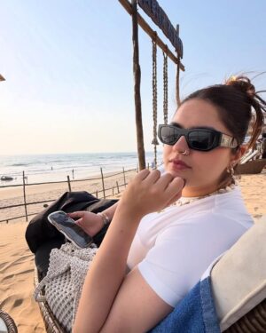 Anjali Anand Instagram - …Take me back to the beach please 🏖️