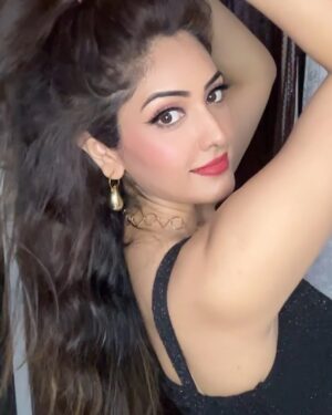 Anju Jadhav Instagram - Embracing the sleek elegance of a little black dress this Monday. There’s just something about black that feels bold and beautiful. 💖🖤 #MondayMood #LBDLove”