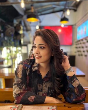 Anju Jadhav Instagram - 💖🍽️ Weekend vibes: indulging in my favorite cuisine with my favorite person @sumit.chalotra89 ❤️! Nothing like a cheat day to make Sunday extra sweet. Cheers to Sunday Funday! 🎉✨ #CheatDay #SundayFunday #FoodieLove”