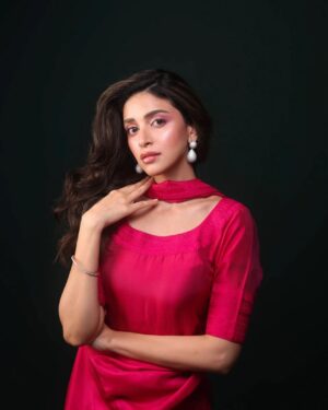 Anmol Baloch Instagram - Too glam to give a damn💥

Dressed in @erumjamalofficial 
Styled by @stylebyaneela 
Glam by @tauseefahmed.official