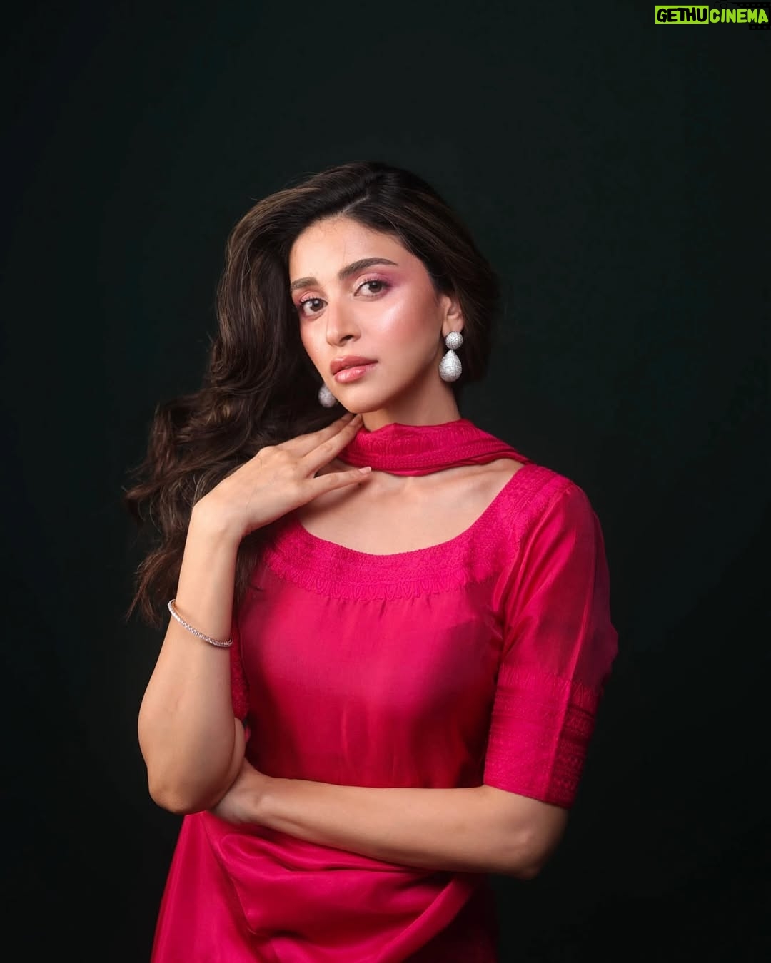 Anmol Baloch - 3 Likes - Too glam to give a damn💥
Dressed in @erumjamalofficial
Styled by @stylebyaneela
Glam by @tauseefahmed.official