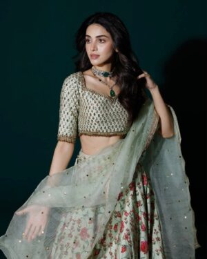 Anmol Baloch Instagram - 🪷

@mariyamdrizwan 
@kohar_jewel 
@anilamurtaza