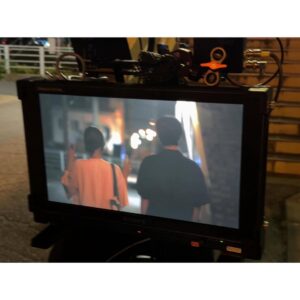 Anna Ishii Instagram - ↑美玲と慧くんの思い出たち。

「私は整形美人」
ご視聴ありがとうございました‼︎

この作品が、
自分の幸せを見つけよう。強く生きよう。
と思うきっかけになっていたら嬉しいです。

撮影期間中、その日感じたことを綴っていました。
そこには美玲が大学で感じたであろう青春の瞬間がたくさんあった。
自分が経験したことだけれど、美玲が経験しているかのようで読んでいて嬉しくなりました。

美玲、慧くんと出会えてよかったね。
みんなと出会えてよかったね。
あなたが素敵な人だから、周りにも素敵な人たちが集まったんだね。

見てくださる方の背中を押せる作品になりますように。と願いながら演じていましたが、
気づけば、私が一番背中を押されていた作品でした。

大切な現場と出会えたこと、とても幸せに思います。

Blu-rayも📀‼︎