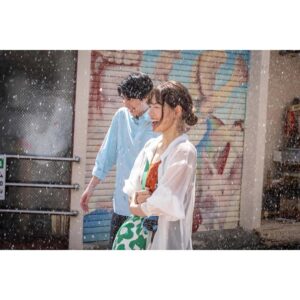 Anna Ishii Instagram - ↑美玲と慧くんの思い出たち。

「私は整形美人」
ご視聴ありがとうございました‼︎

この作品が、
自分の幸せを見つけよう。強く生きよう。
と思うきっかけになっていたら嬉しいです。

撮影期間中、その日感じたことを綴っていました。
そこには美玲が大学で感じたであろう青春の瞬間がたくさんあった。
自分が経験したことだけれど、美玲が経験しているかのようで読んでいて嬉しくなりました。

美玲、慧くんと出会えてよかったね。
みんなと出会えてよかったね。
あなたが素敵な人だから、周りにも素敵な人たちが集まったんだね。

見てくださる方の背中を押せる作品になりますように。と願いながら演じていましたが、
気づけば、私が一番背中を押されていた作品でした。

大切な現場と出会えたこと、とても幸せに思います。

Blu-rayも📀‼︎