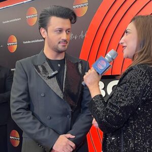 Anoushey Ashraf Instagram - When @atifaslam asks you to host the launch of Border less World you only say YES!! 

I respect all our artists but somehow, with musicians, it’s always a truly special experience. They’ll always be my favourites!!! What a fantastic initiative by our legend! ! And what a fun night was had. #grateful #work #lahore