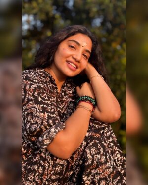Anshita Akbarsha Instagram - “The only way to find true peace is to start by finding peace within yourself.”
.
.
📸 @anzil_gulami 
#behappy #behappy #bepositive #smile😊 #peace