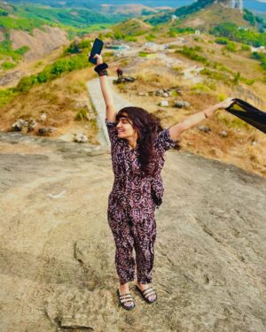 Anshita Akbarsha Instagram - “The healthiest response to life is joy.” 🤍🧿✨
.
.
📸 @anzil_gulami 
#love #happy #bepositive✌ #beloved #beblessed #smile