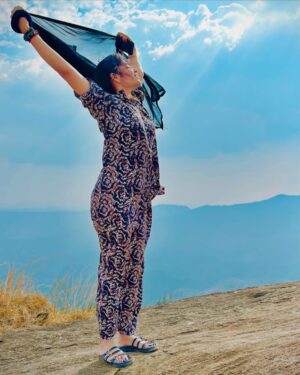 Anshita Akbarsha Instagram - “The healthiest response to life is joy.” 🤍🧿✨
.
.
📸 @anzil_gulami 
#love #happy #bepositive✌ #beloved #beblessed #smile