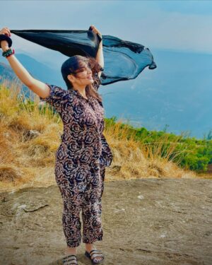Anshita Akbarsha Instagram - “The healthiest response to life is joy.” 🤍🧿✨
.
.
📸 @anzil_gulami 
#love #happy #bepositive✌ #beloved #beblessed #smile