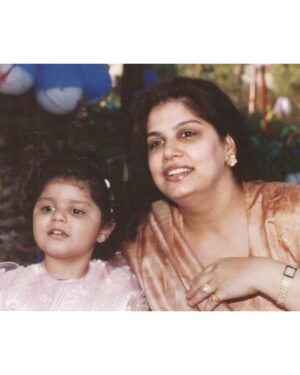 Anshula Kapoor Instagram - 13 years without you🤍 
kadhi chawal without you just doesn’t taste the same, but I still have it every year on this date because I fool myself into thinking that I’m a fraction closer to sharing a meal with you. Miss you on my good days, on my hard days and everything in between.. But this date still hits deeply. Because there’s a huge part of me that will never quite be okay with not being able to have another conversation with you, not hear your voice, your laugh.. Not feel your hugs. Love you Ma. Always and forever ♾️❤️