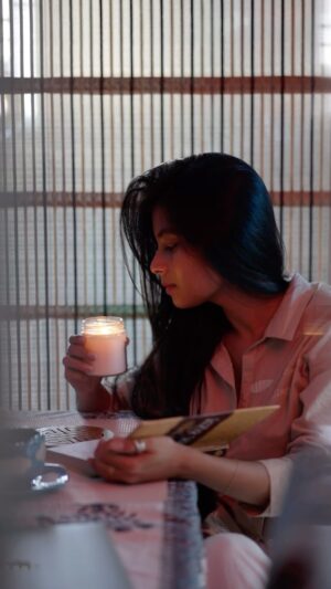 Antara Naina Roy Majumder Instagram - যদি কোনোদিন ঘুম থেকে উঠে তুমিও ঘরবন্দি হয়ে যাও?? 🥺 কি করবে? ভয় পাবে ? নাকি খুশি হবে ? 🌚

Boka Bakshote Bondi trailer is out now.
The show starts streaming from 21st June only on hoichoi.

#NewOnhoichoi #hoichoihoyejak