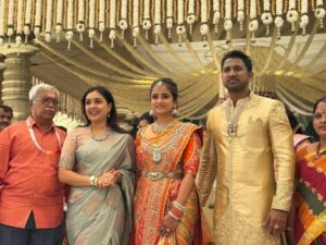 Anu Prabhakar Instagram - ಚೈತ್ರ ವಾಸುದೇವನ್ ರವರ ಮದುವೆಯಲ್ಲಿ ನಮ್ಮ ಅನು ಮೇಡಂ♥️

#AnuPrabhakarMukherjee #chaitravasudevan 

Follow 👉 @raghuanufansofficial

 @anu.p.mukherjee @chaitra_vasudevan_official_

#raghuanufansofficial #raghuanuprabhakarmukherjeefans  #raghumukherjeefans #anuprabhakar #anuprabhakarmukherjeefans #fans #instagram #sandalwood #kfi #actor #actors #kannada