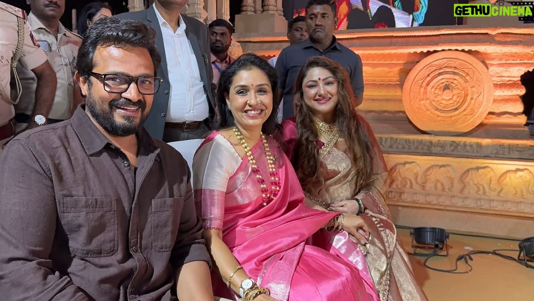 Anu Prabhakar - 1.6K Likes - ಹಂಪಿ ಉತ್ಸವದಲ್ಲಿ ನಮ್ಮ ಅನು ಮೇಡಂ, ವಿಜಯ್ ಸರ್ ಮತ್ತು ಪ್ರಿಯಾಂಕ ಉಪೇಂದ್ರ ಮೇಡಂ♥️
#AnuPrabhakarMukherjee
Follow 👉 @raghuanufansofficial
@anu.p.mukherjee @raagu.vijay
@priyanka_upendra
#raghuanufansofficial #raghuanuprabhakarmukherjeefans #raghumukherjeefans #anuprabhakar #anuprabhakarmukherjeefans #fans #instagram #sandalwood #kfi #actor #actors #kannada