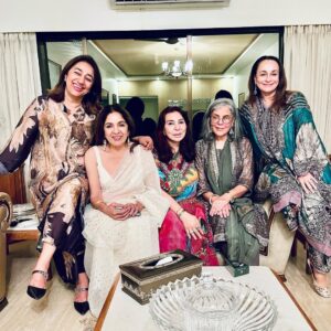 Anu Ranjan Instagram - A memorable valuable eve with my friends of over 3 decades .
Zeenat the 1st friend of Shashi’s I met when we were engaged & danced at our wedding with our sweet Mazhar .
Neelu his sister who has always been there for me & my wild travelling partner.
Neena since our kids were in Jamnabai in pre school & always a call away.
Soni who has been there ever since she n I were pregnant with our lil ones,my go to friend.
Old friends New memories♥️
Here's to another chapter of our friendship.♥️
@thezeenataman 
@sonirazdan 
@nkhan_amrohi 
@neena_gupta
