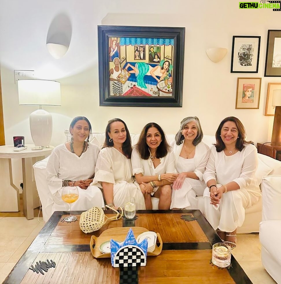 Anu Ranjan - 20.3K Likes - What are the odds?
We all rolled up to dinner wearing white, completely unplanned!
Talk about a stylish coincidence!🤍🤍
