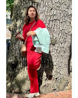 Anu Ranjan Instagram - “Someone is sitting in the shade today because someone planted a tree a long time ago” (700 years ago )
Warren Buffet
