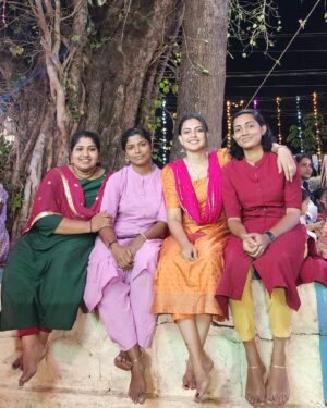 Anusree Instagram - Meeting old classmates after years and celebrating Ulsavam together is a special feeling. It brings back memories and creates new ones to cherish..🥰🥰

Chinchu (to my left)and Reshmi ( to my right) Remembering all the sports events we three participated ...and the regular relay champions...in all sports meet ....missed u Simi yesterday .our fourth relay squard..wow what days..😊😊😛😛.and Reshma( to my extreme right) who always inspired me to learn singing...I truly had a wonderful time reliving those memories..5th standard to 7 th standard all together ..back in the temple....reliving all the gossips giggles and laughters....🥰🥰
 @chinchus_nair @iam.reshma.nair , resmi (insta ella 😛)

#memories #classmates #hometown # kamukumchery UPS