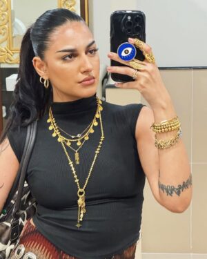 Anzela Abbasi Instagram - I lost my earring
