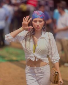 Actress Aparna Dixit HD Photos and Wallpapers March 2025