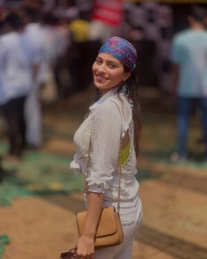 Aparna Dixit Instagram - Happy Holi 🤗🤗🤗
Meri taraf se aap sabhi koi Holi ki khoob sari shubhkamnaien
#anvikirasleela