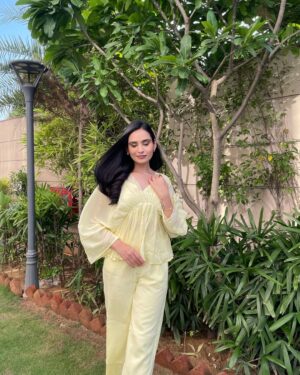 Apoorva Sharma Instagram - wearing butter yellow until further notice 🧈🌻🌼🍋🍂

@calmna_dresses @calmna_ 🔗